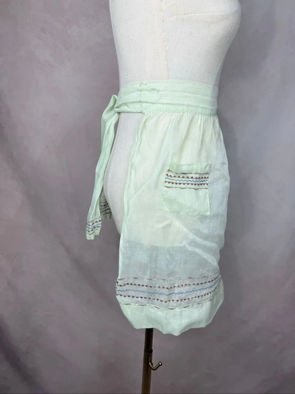 Vintage 1950s Green Half Apron Sheer Embroidered Kitschy